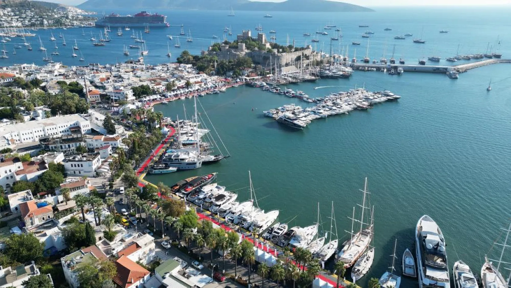 Milyon dolarlık yatlar Bodrum'da buluştu