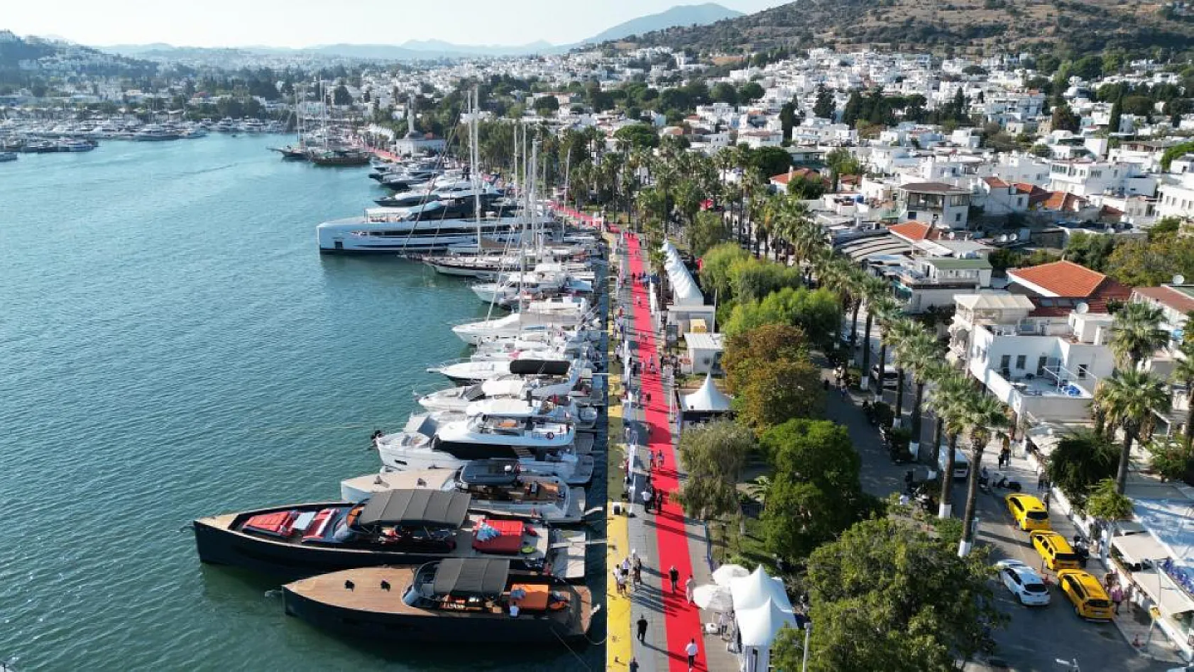 Milyon dolarlık yatlar Bodrum'da buluştu