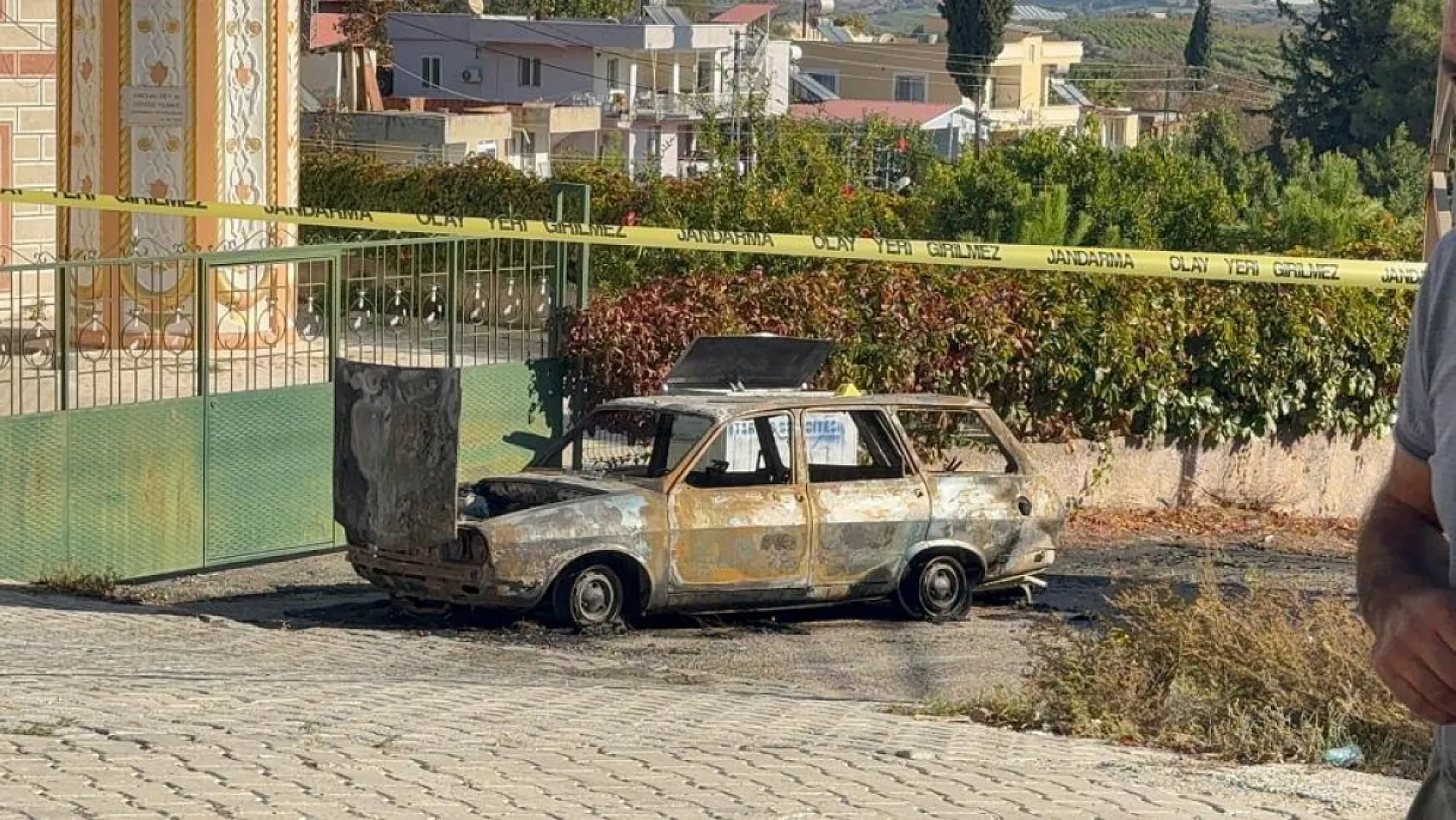 Meydan Ortasında Kan Donduran Olay! 13 Yaşındaki Çocuk Hayatını Kaybetti, Saldırgan İntihar Etti