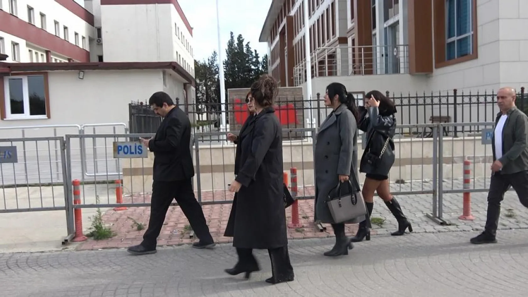 Güllü'nün eski patronu: 'Annemi öldürmek için bir katil bulur musun' yazısı var, hepsini şahitler huzurunda sunduk'