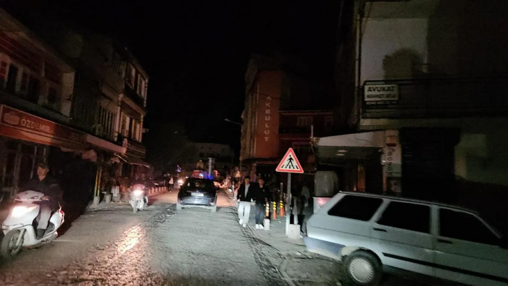 Balıkesir'de 6,1'in ardından 4 şiddetinde peş peşe üç deprem