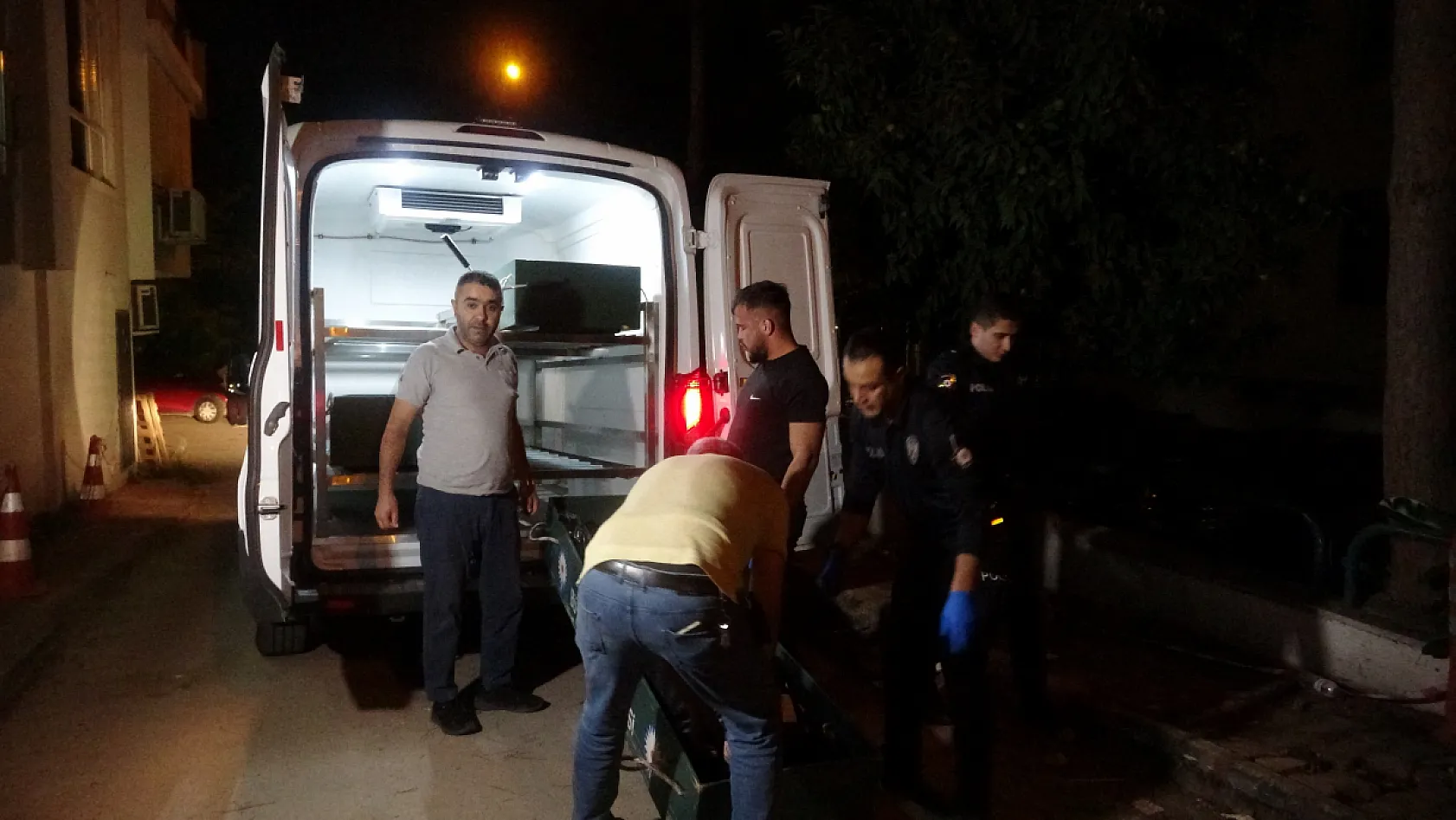 1 saat yanından ayrıldı, geri döndüğünde yaşlı adamı ölü olarak buldu