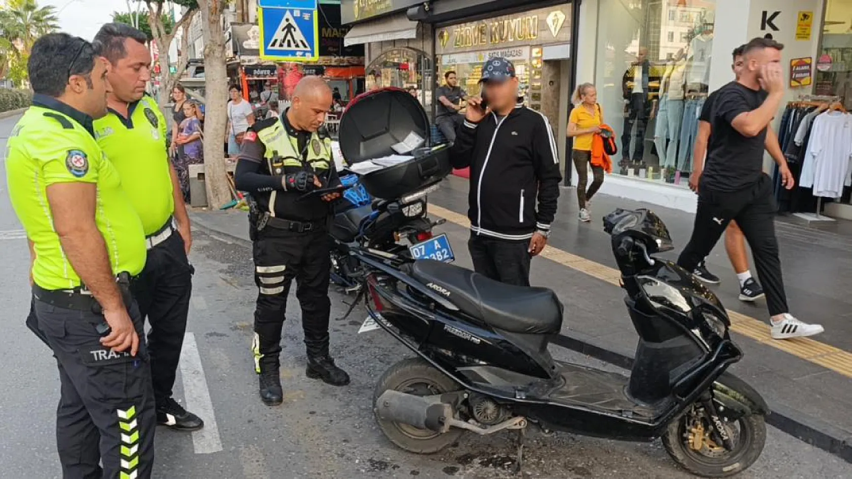 Yayaya yol veren otomobile arkadan çaptı: 41 bin 163 TL ceza yedi