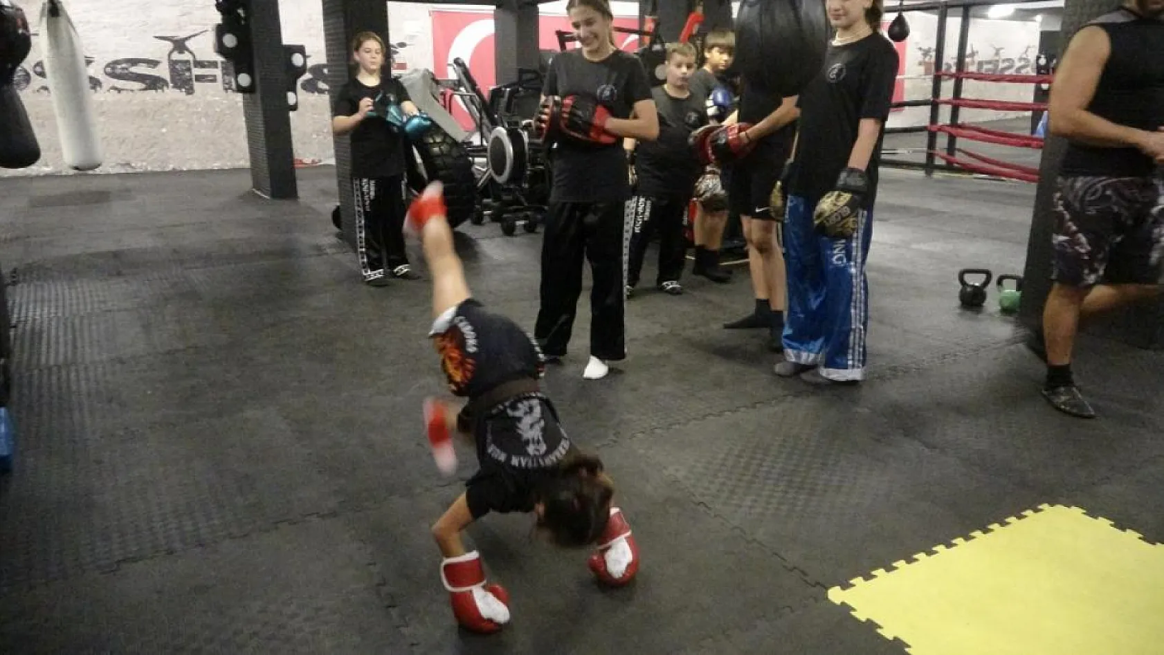 Marmaris'in şampiyon çocukları yine madalyaları topladı