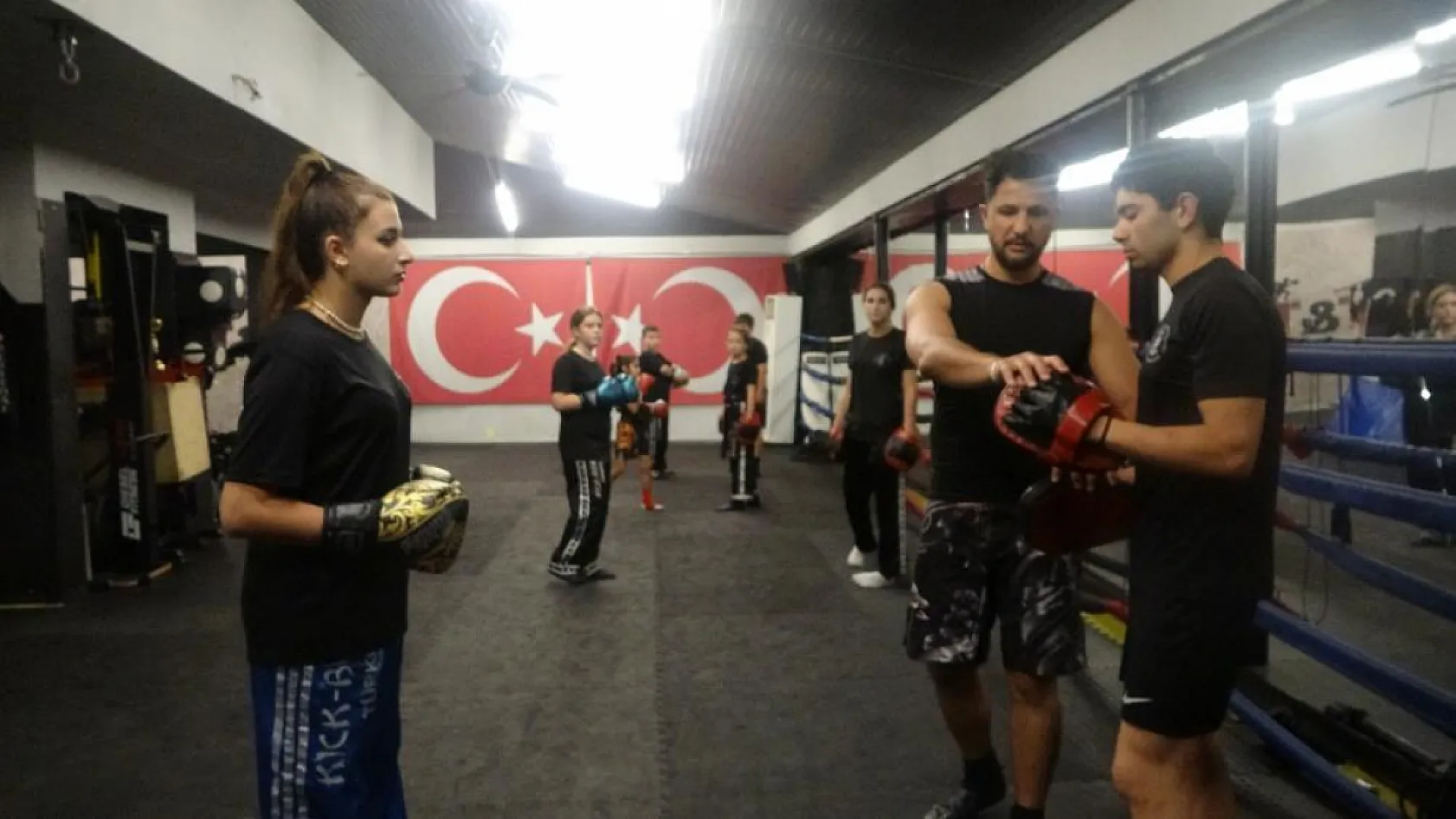 Marmaris'in şampiyon çocukları yine madalyaları topladı