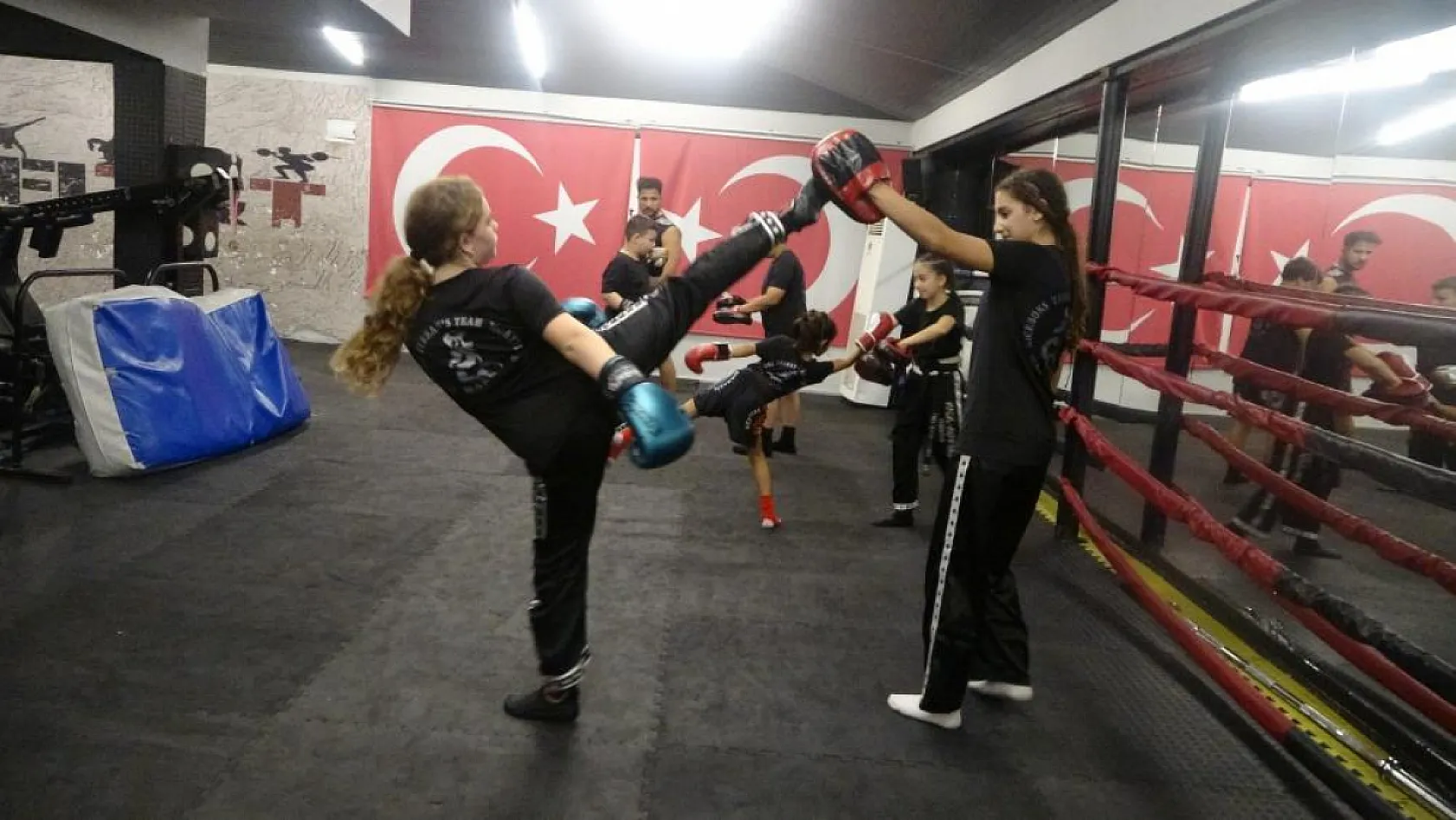 Marmaris'in şampiyon çocukları yine madalyaları topladı