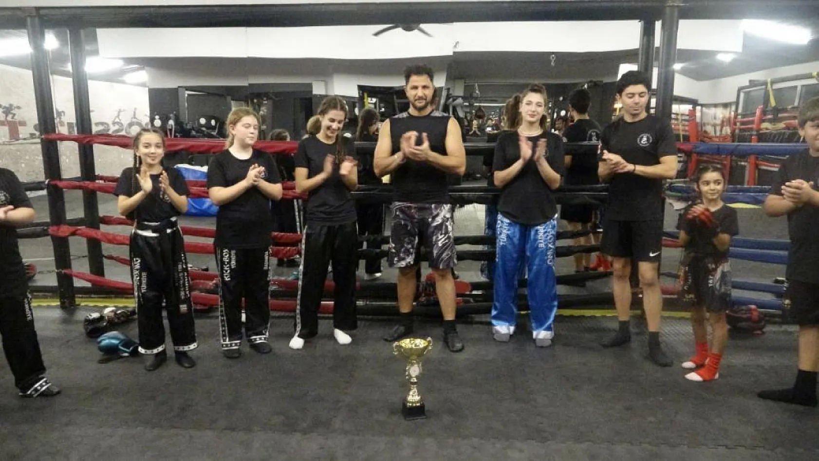 Marmaris'in şampiyon çocukları yine madalyaları topladı