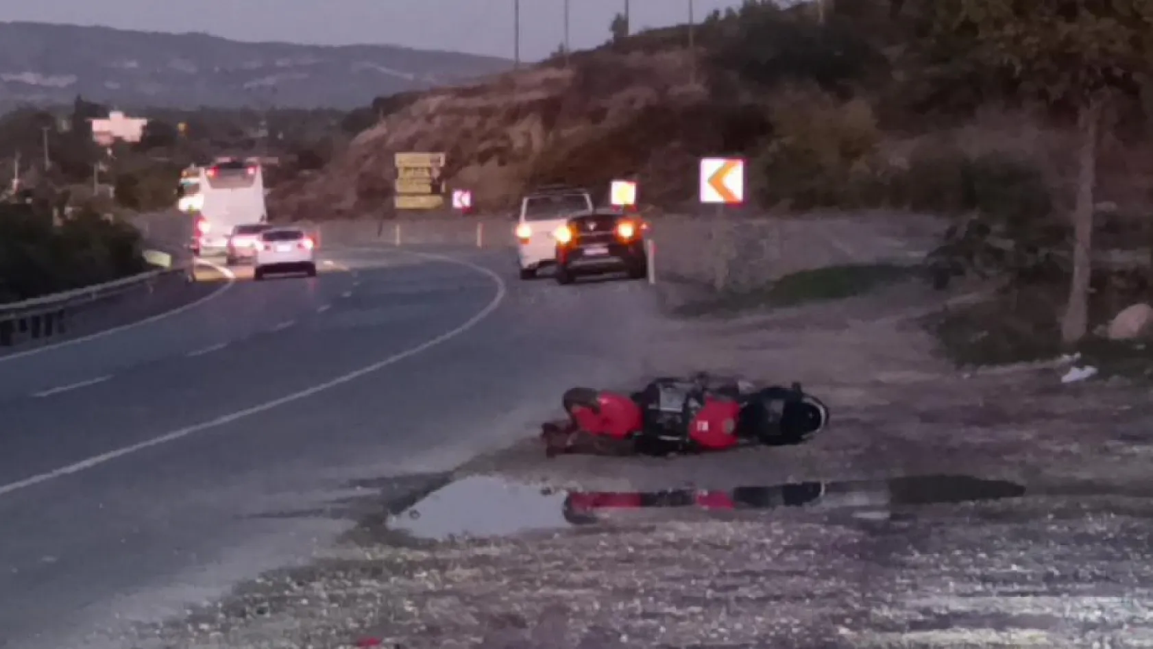 Park halindeki otomobile çarpan sürücü ölümden döndü