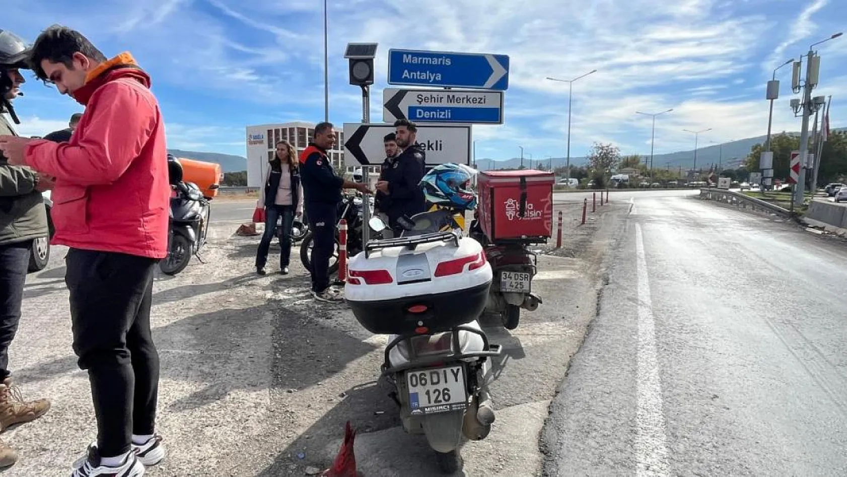 Menteşe'de motosikletliler çarpıştı