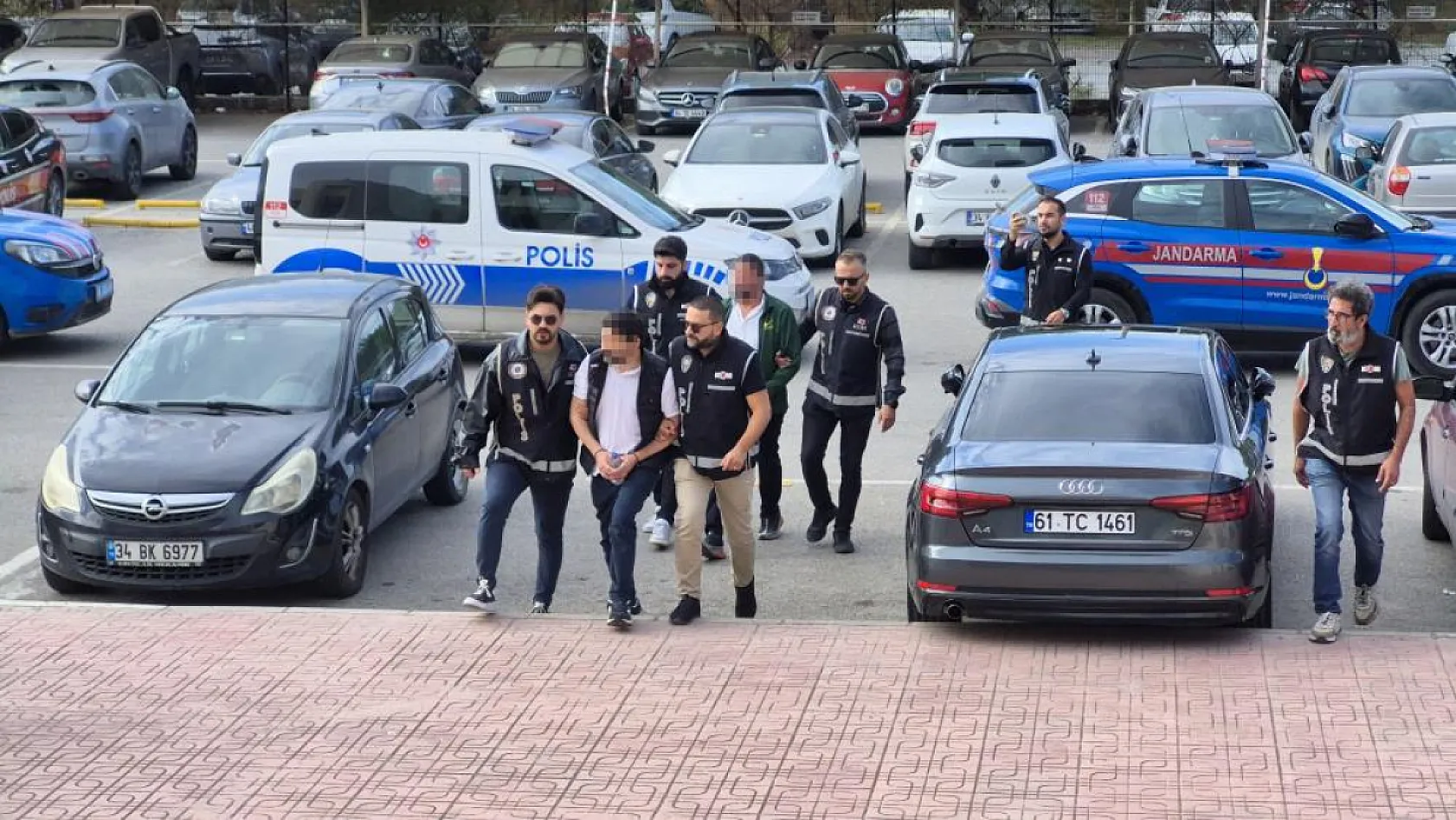 Bodrum'da rüşvet operasyonu: İki şüpheli adliyeye sevk edildi