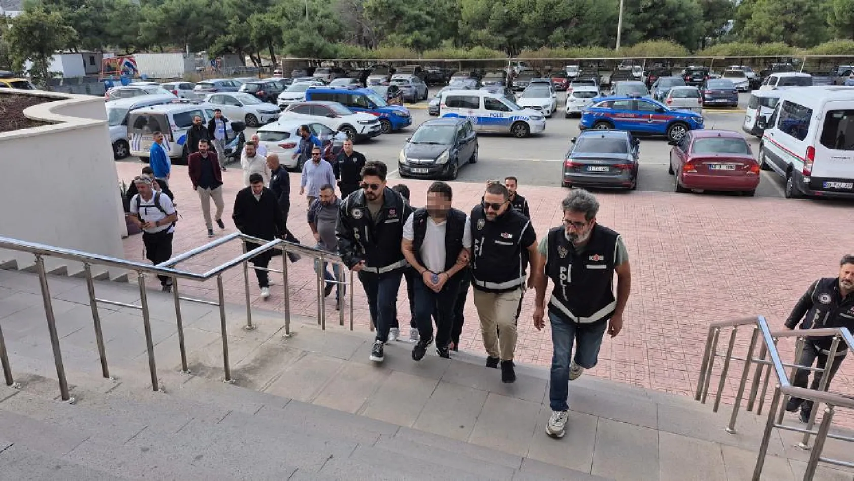 Bodrum'da rüşvet operasyonu: İki şüpheli adliyeye sevk edildi