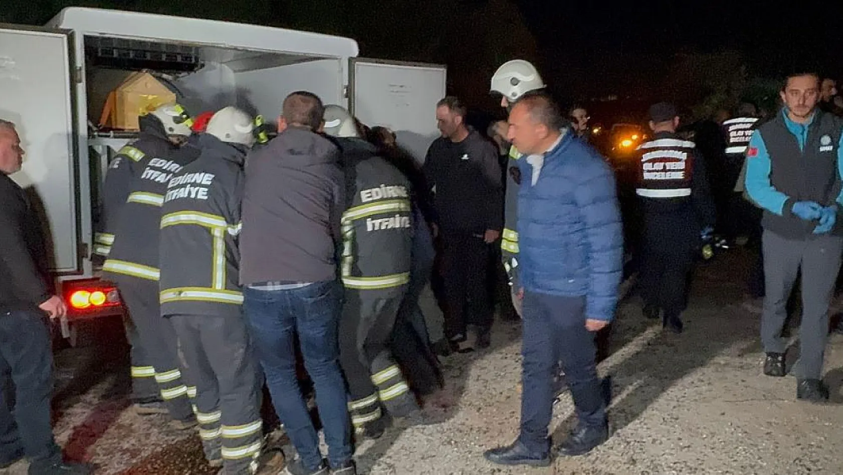 Hatalı sollama zincirleme kazaya neden oldu: 1 ölü, 2 yaralı