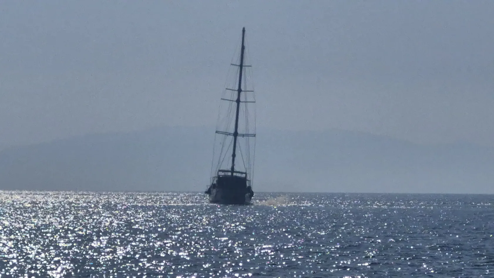 Bodrum'da yelkenli tekne karaya oturdu
