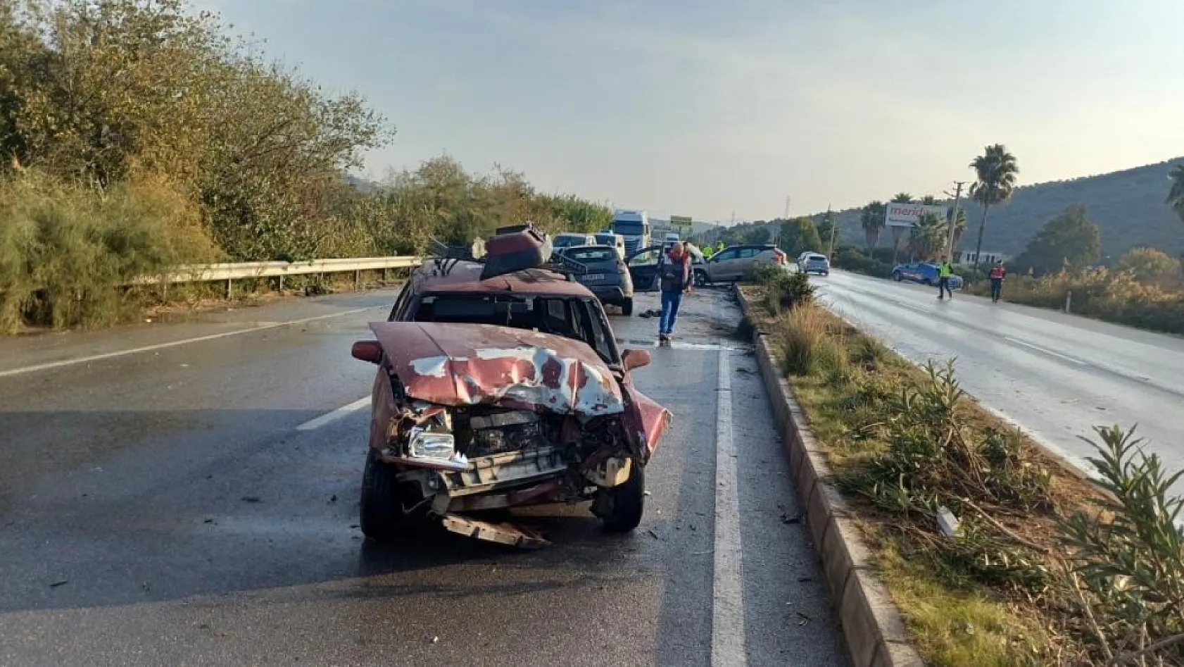 Milas-Bodrum Yolunda zincirleme kaza: Biri ağır 2 yaralı