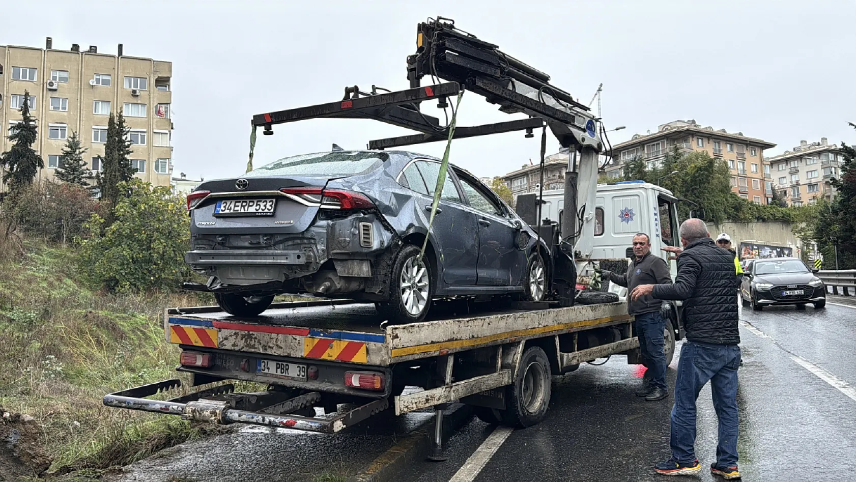 Takla atan araç şarampole uçtu