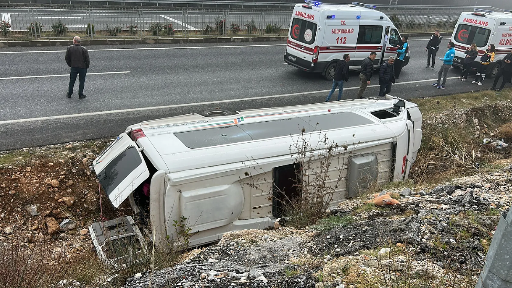 Menteşe'de' yolcu minibüsü devrildi: 13 yaralı