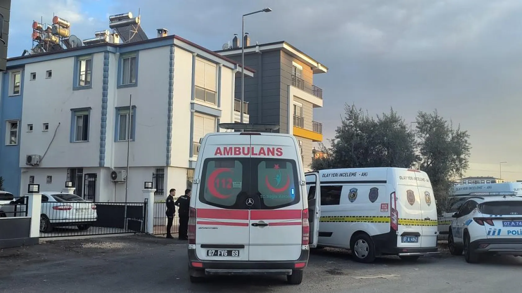 Yıllık izindeki polis memuru dehşet saçtı: Eşi ve 2 kızını öldürdü