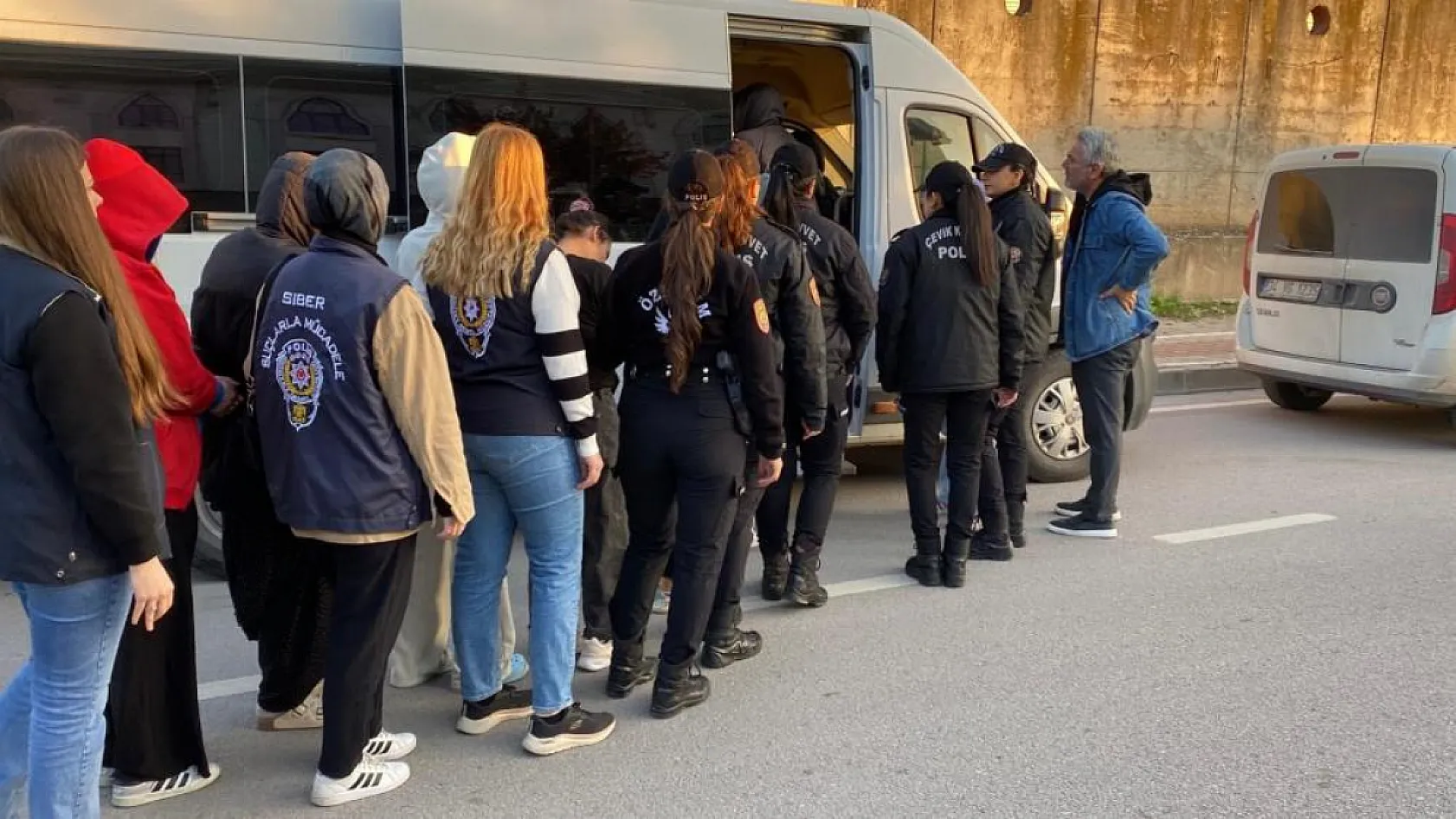 'Sahte bungalov' çetesine dev operasyon: Hesaplarında 35 milyon TL hareketlilik tespit edildi