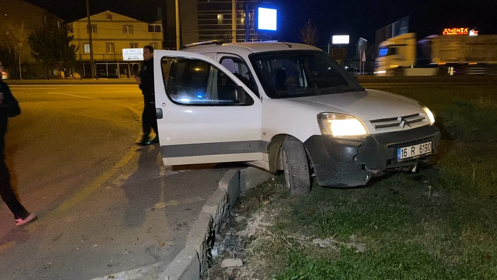 Polisin 'dur' ihtarına uymadı, yakalanınca cezadan kaçamadı