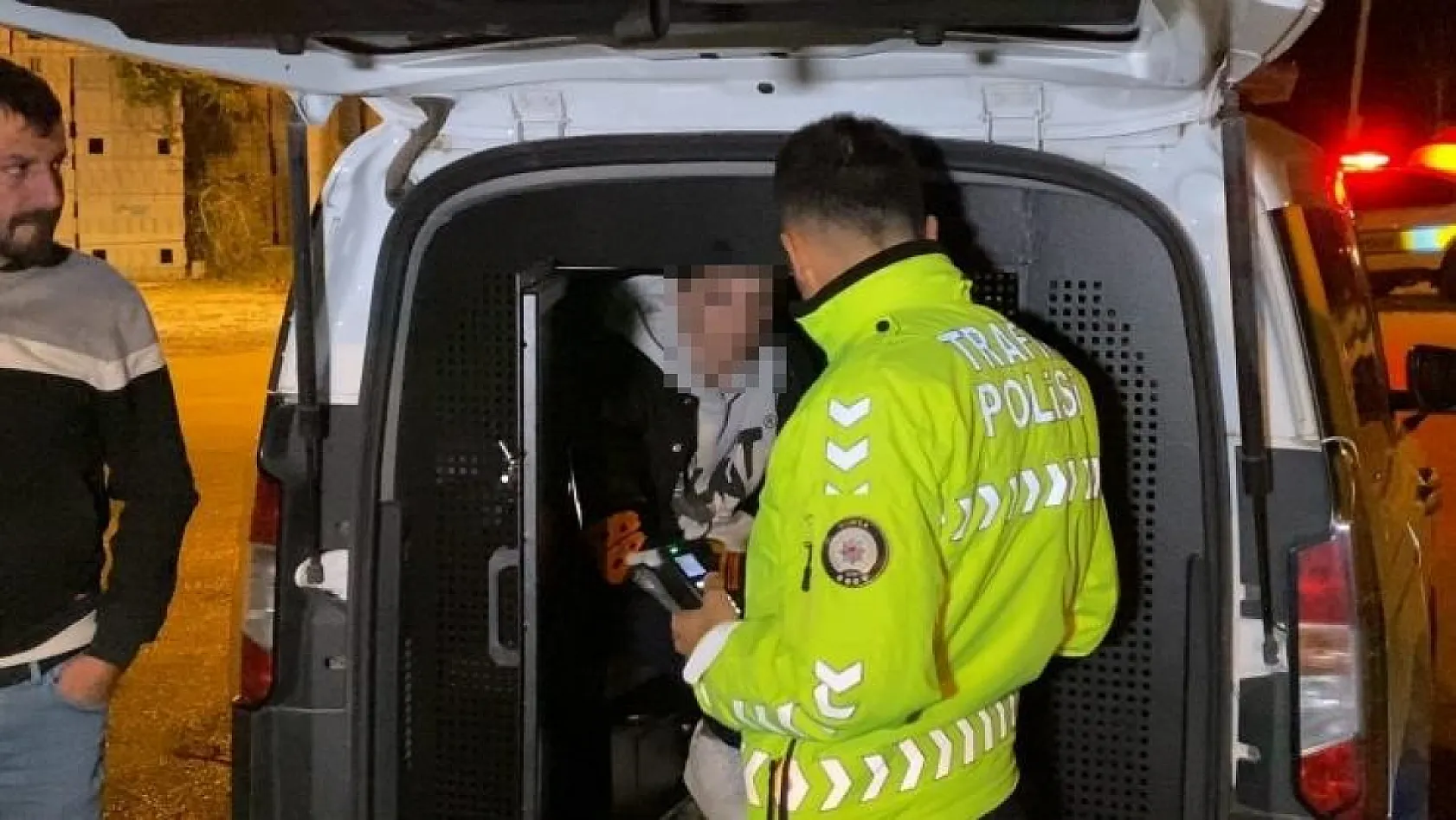 Polisin 'dur' ihtarına uymadı, yakalanınca cezadan kaçamadı