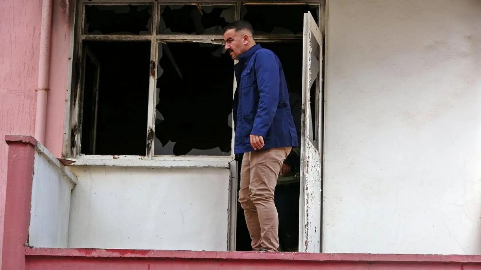 Kentsel dönüşüm için boşaltılan binadaki yangında erkek cesedi çıktı