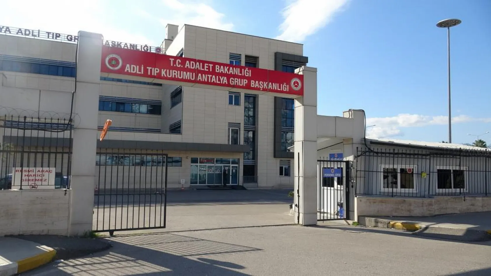 Karaciğer nakli sonrası estetik operasyonun Alman kadını hayattan kopardığı iddiası