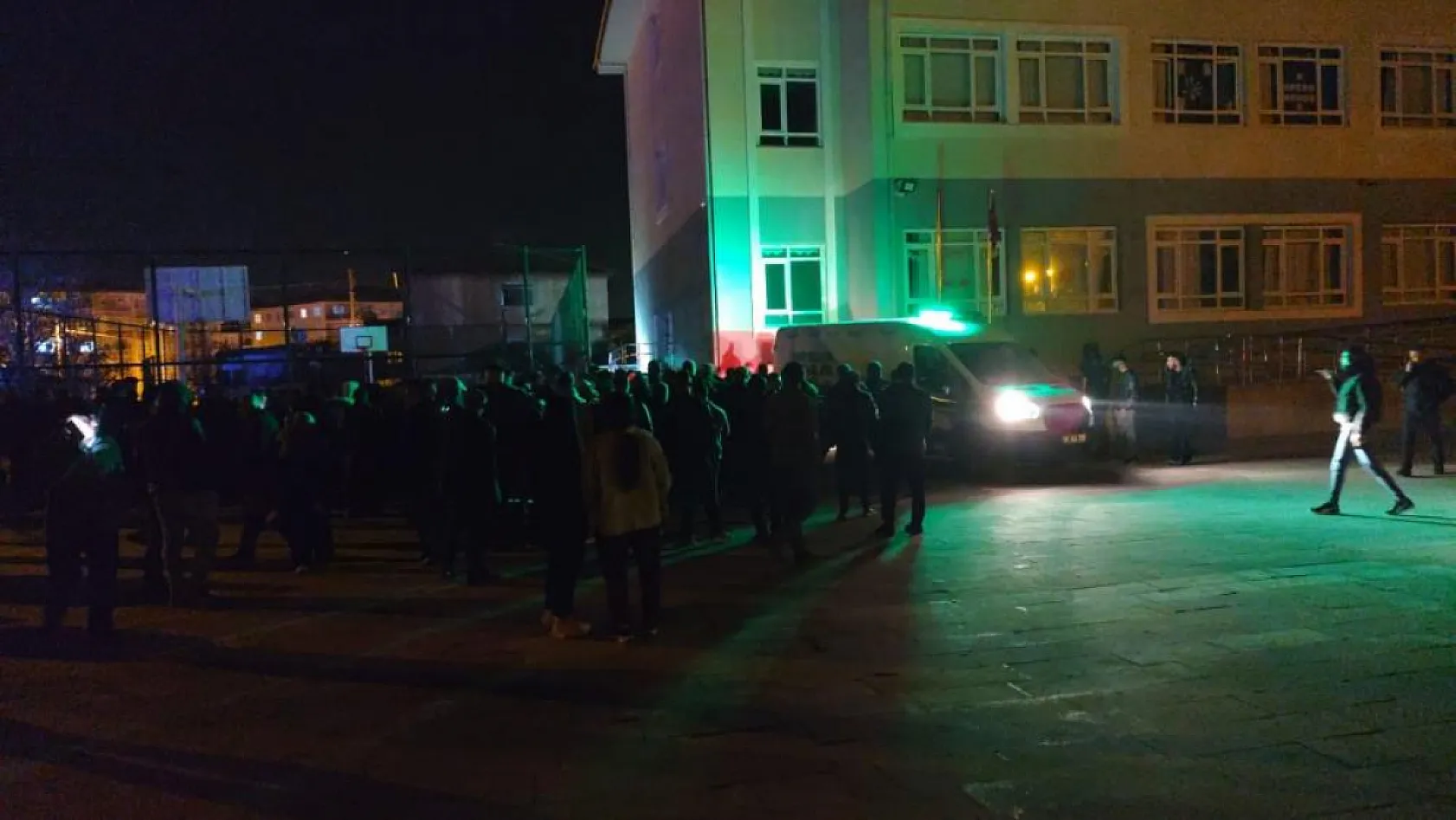 Aniden fenalaşarak yere yığılan 17 yaşındaki çocuk hayatını kaybetti