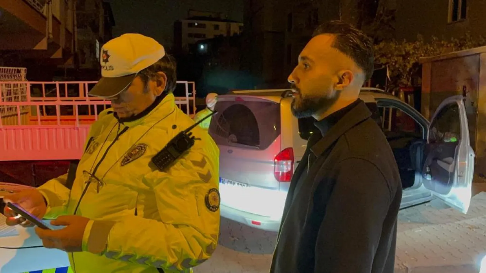 'Dur' ihtarına uymayan alkollü sürücünün rahatlığı pes dedirtti