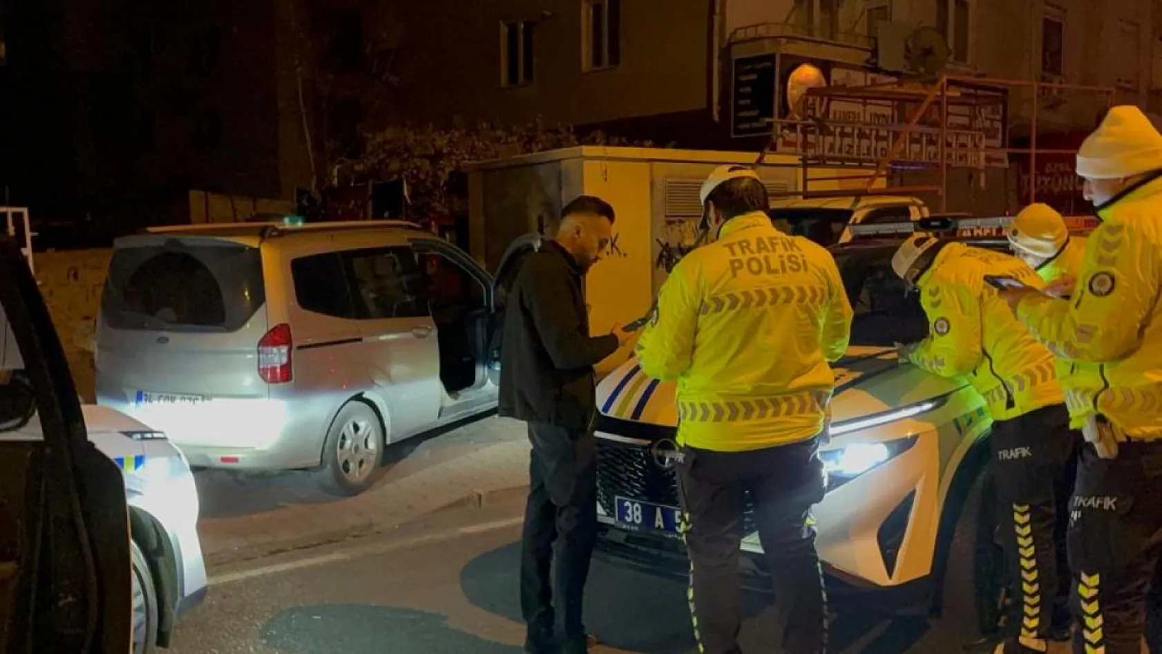 'Dur' ihtarına uymayan alkollü sürücünün rahatlığı pes dedirtti