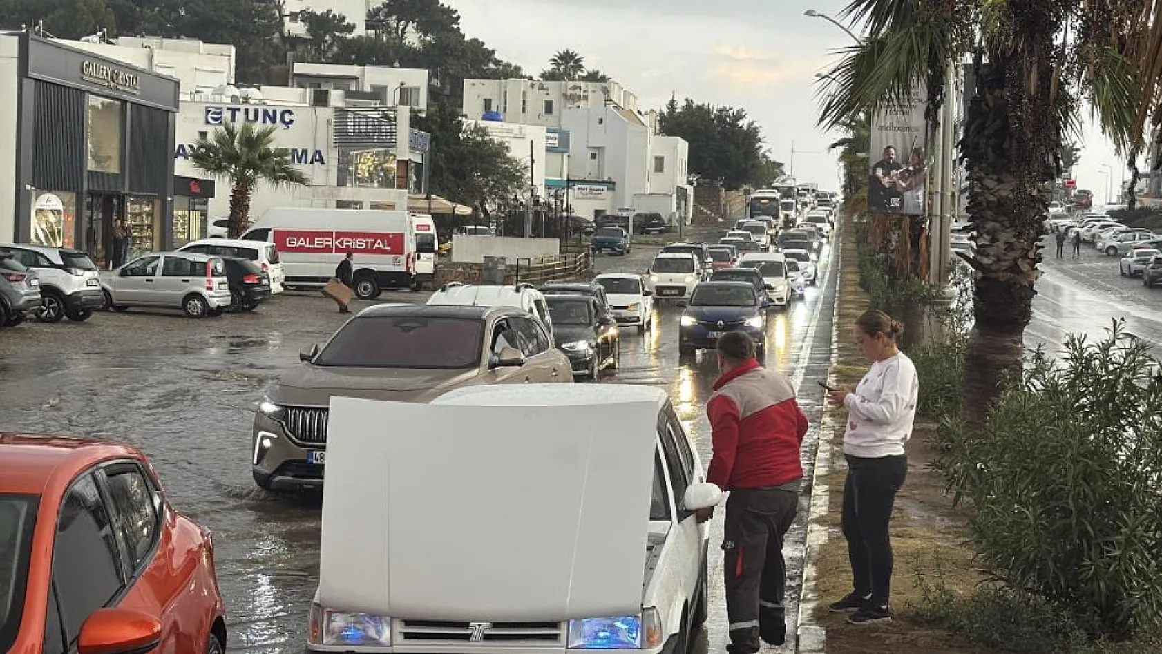 Bodrum sokakları bir saatte göle döndü