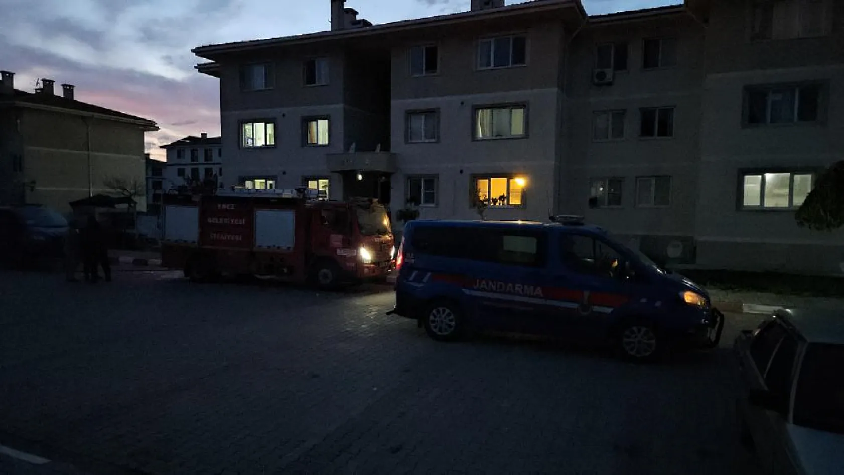 Apartman Koridorunda Dehşet: 68 Yaşındaki Kadın Öldürüldü, Şüpheli İntihar Etti