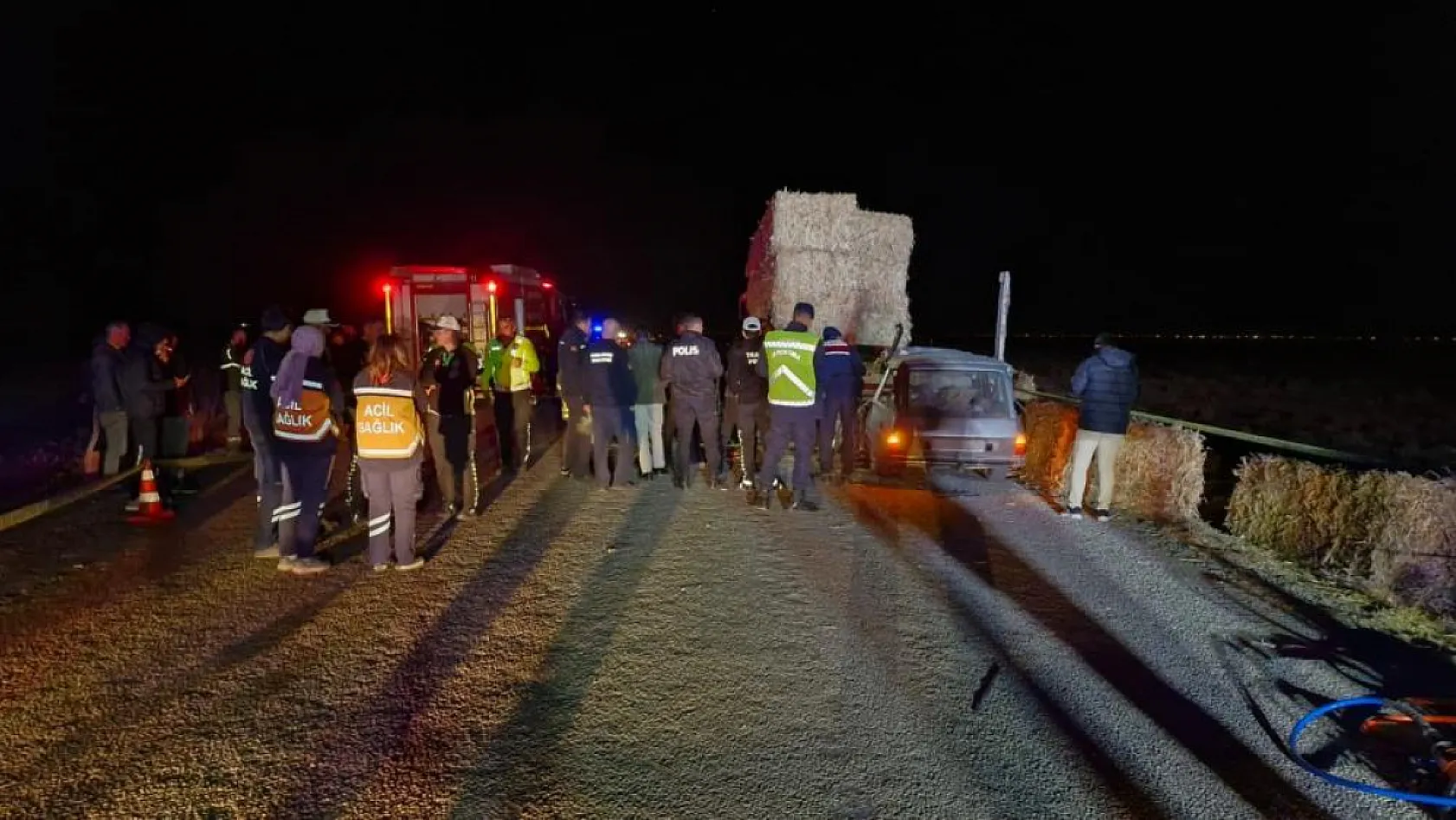Otomobil tıra ok gibi saplandı: Karı-koca hayatını kaybetti