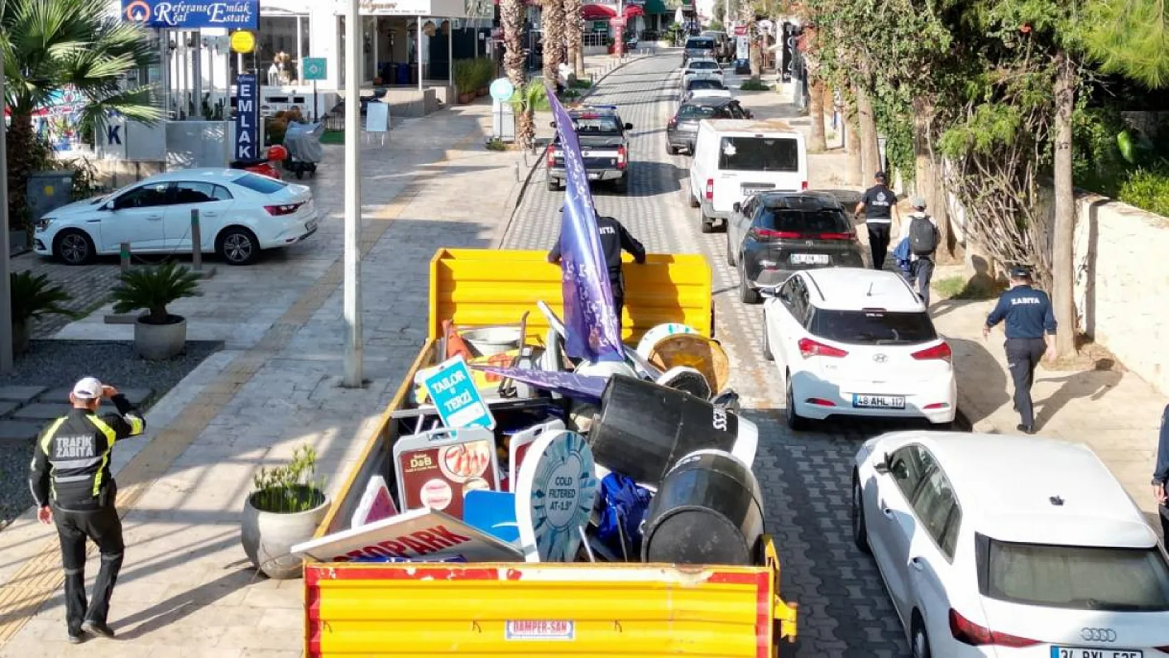 Bodrum'da kamusal alanlar işgallerden temizleniyor
