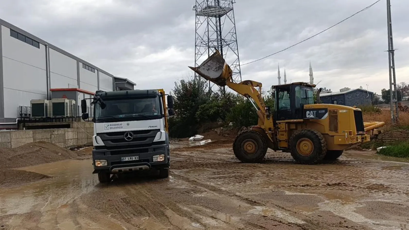 Kumları çalıp sahilleri talan etmişlerdi: Kamyonlar dolusu plaj kumu bulundu