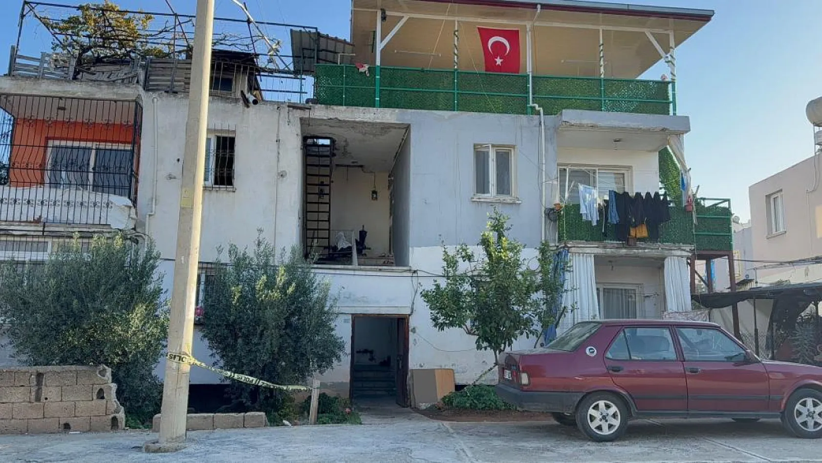 Koca vahşeti: Uzaklaştırma kararı aldırdığı için eşini öldürdü
