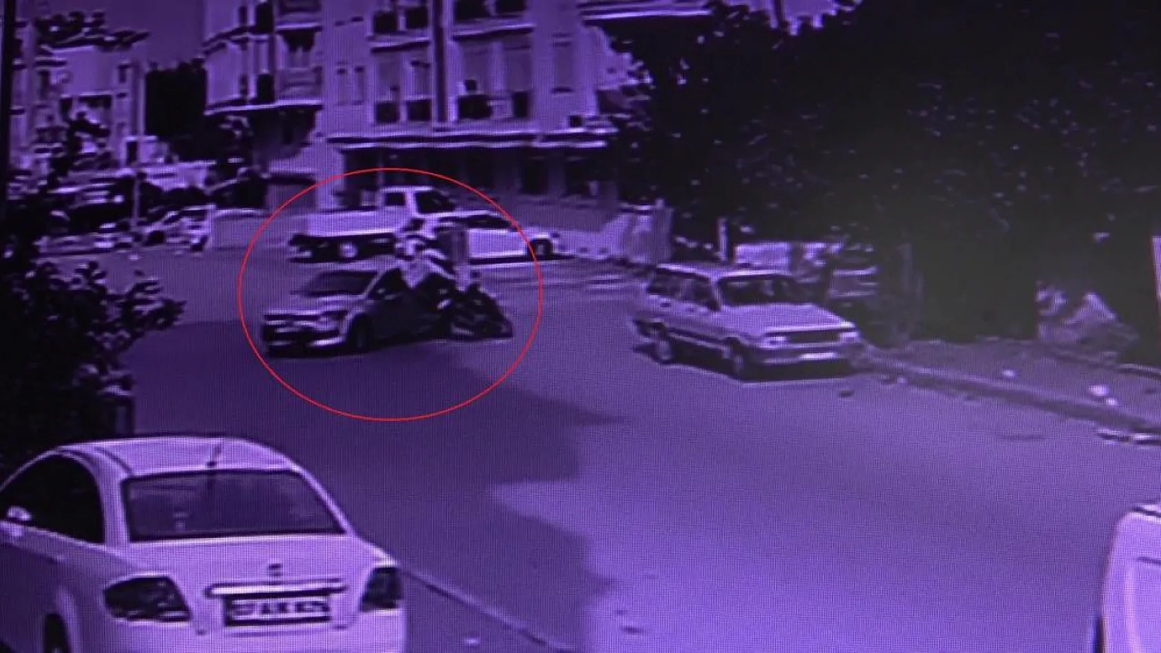 Kendi acısını unutup araçtaki çocuğu düşündü, sebebi küçük yaşta kaybettiği ikiz kardeşi çıktı