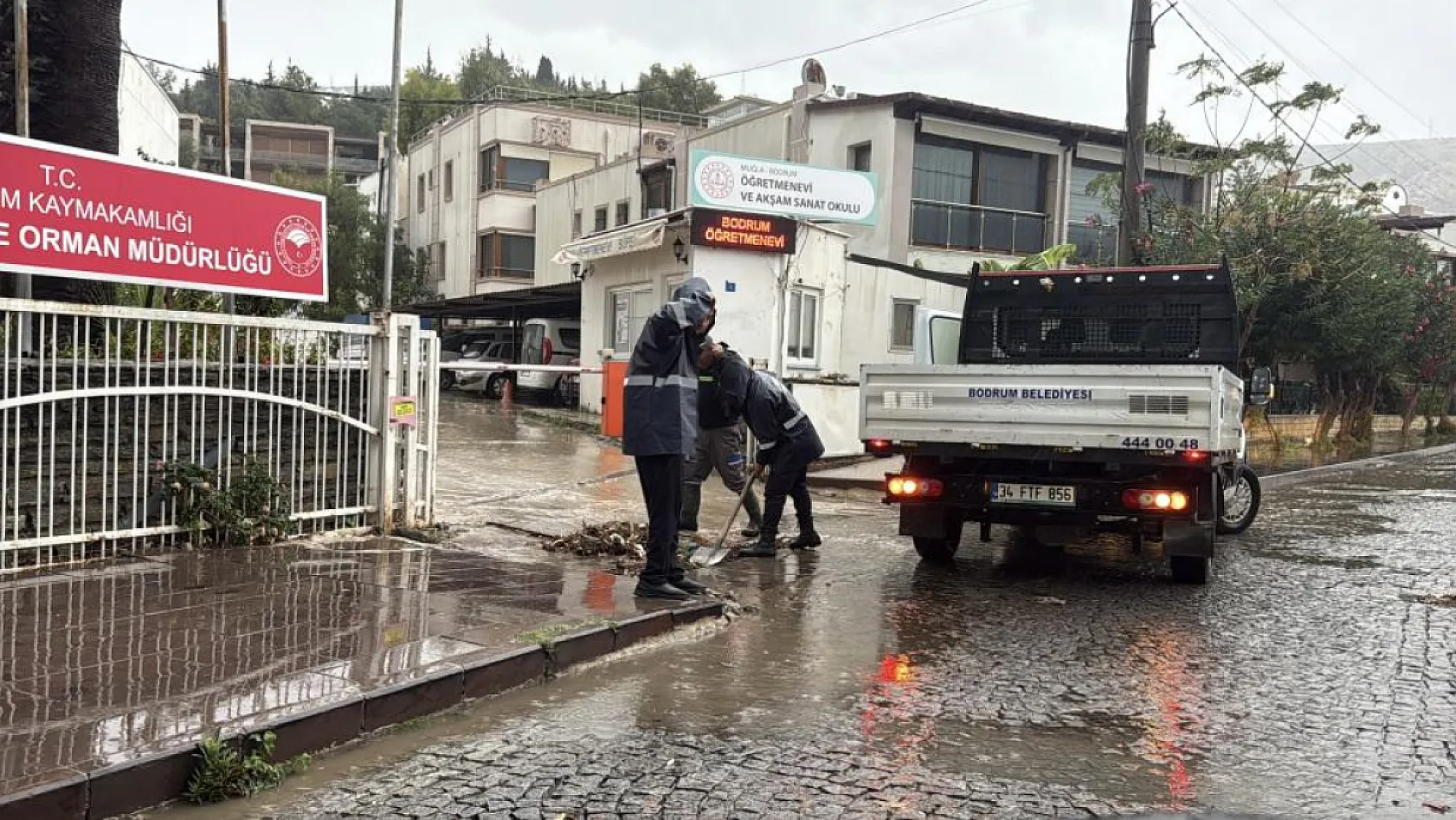 Bodrum'u sağanak yağış vurdu