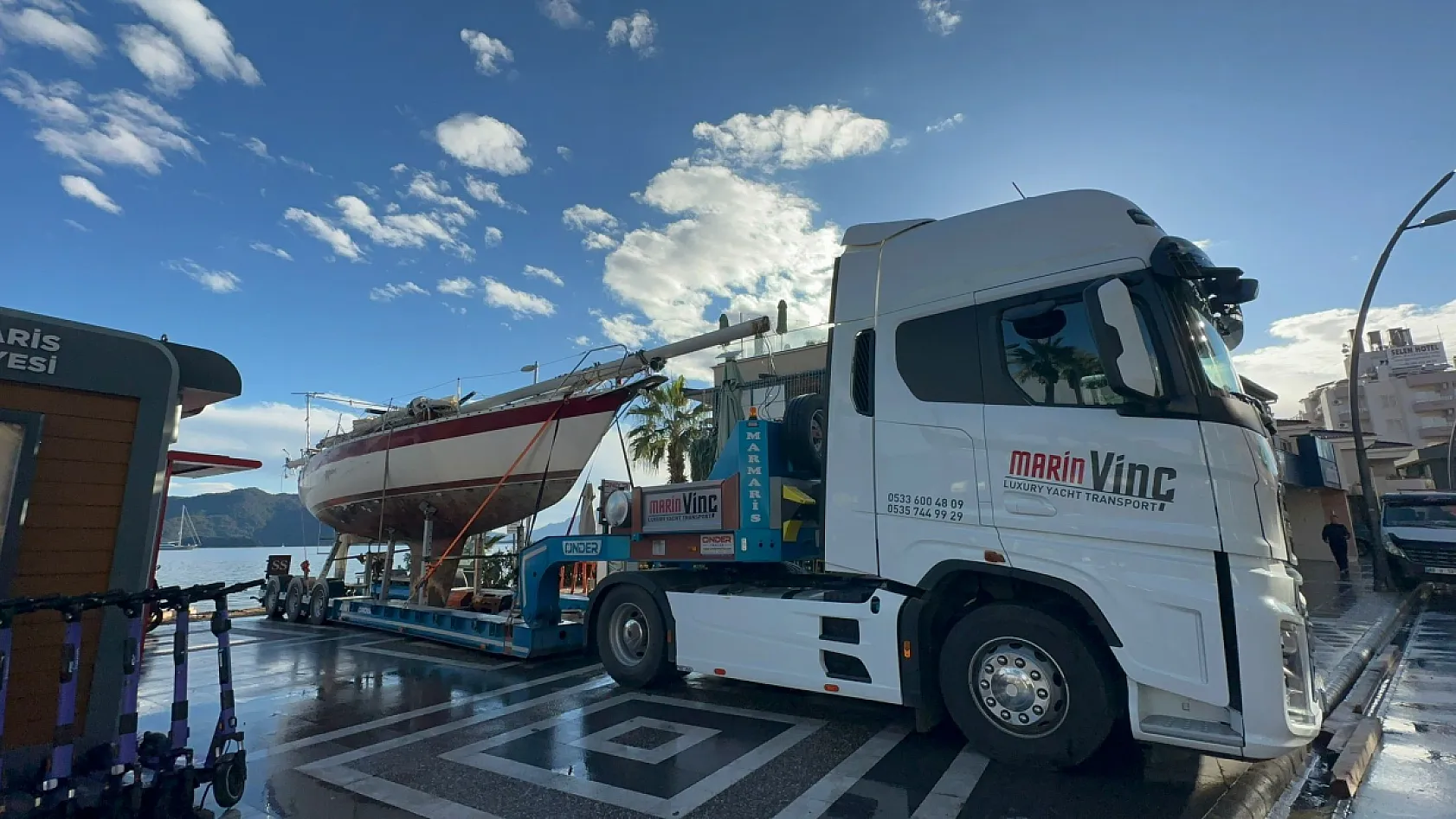 Marmaris'te fırtınada karaya vuran yelkenliler kaldırılıyor