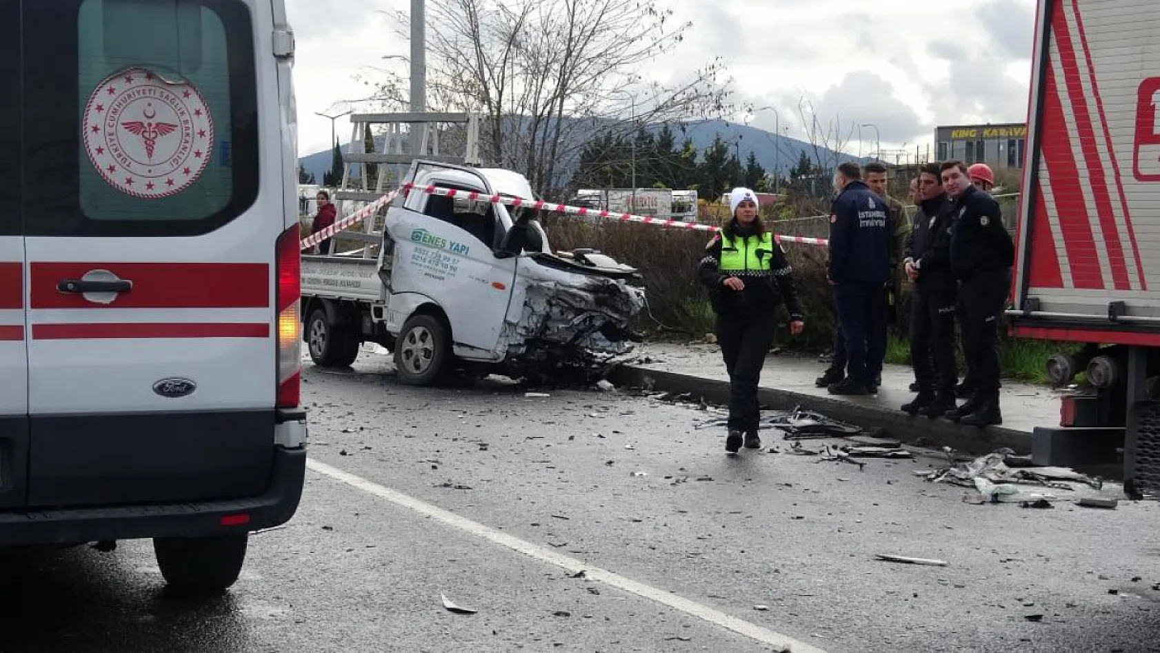 Hafriyat kamyonuyla çarpışan kamyonetin sürücüsü hayatını kaybetti