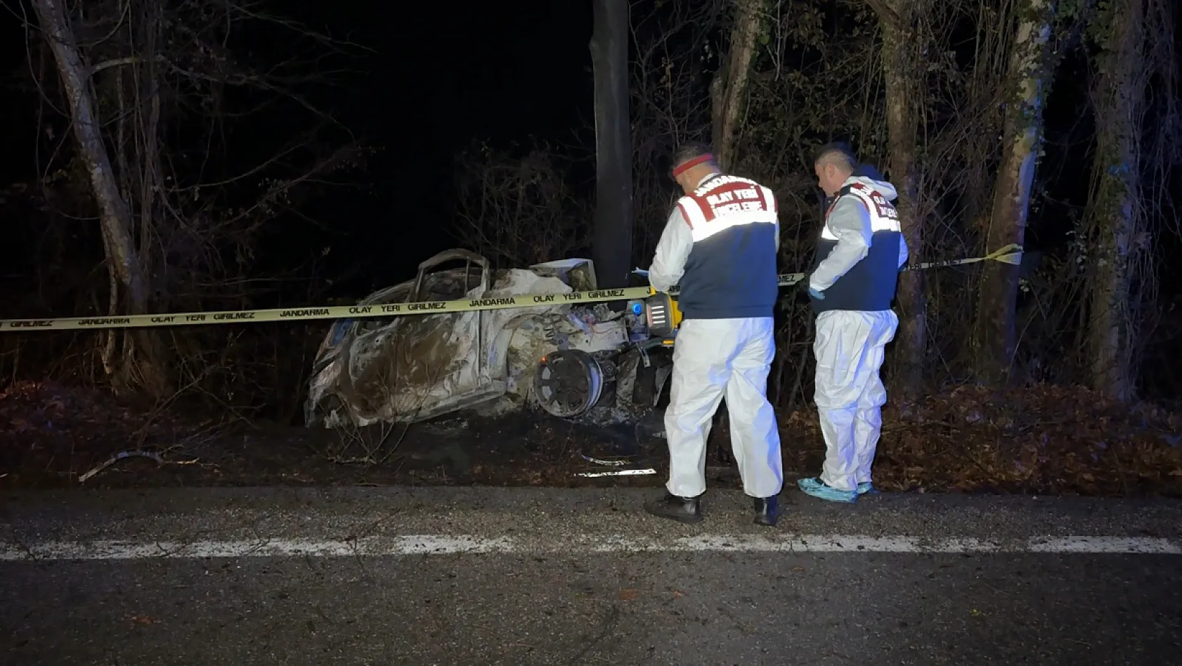 Feci kaza: Sürücü araçta yanarak hayatını kaybetti