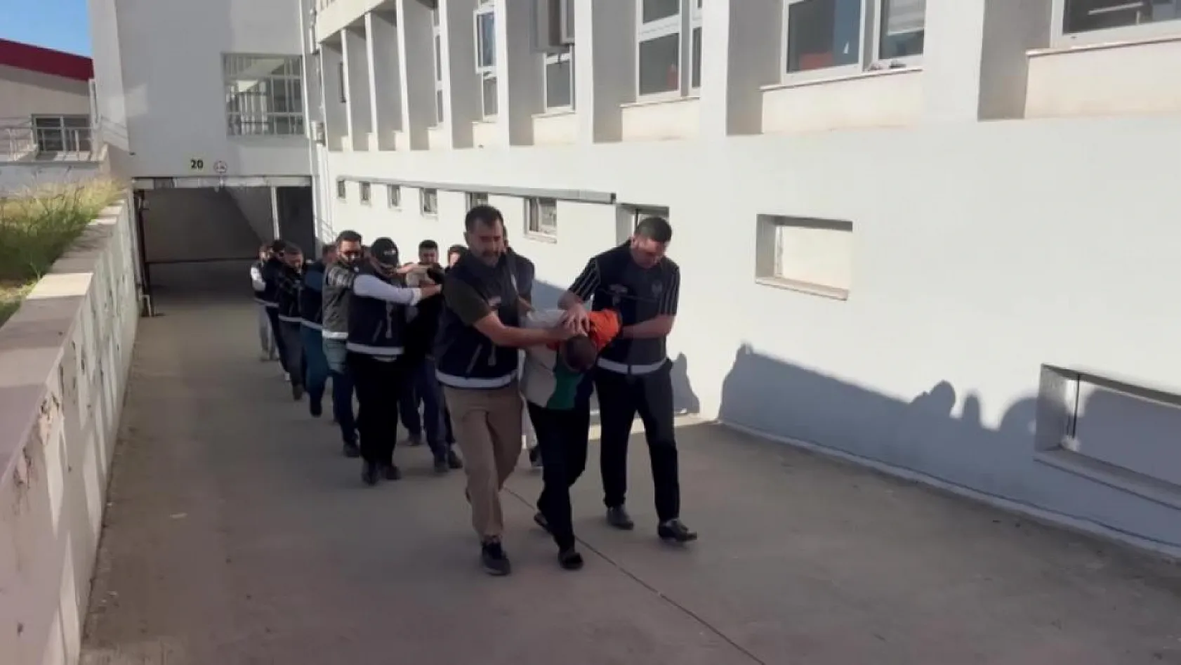 Muğla'nın da Aralarında Olduğu 6 İlde Silah Kaçakçılığı Şebekesi Çökertildi: 11 tutuklama