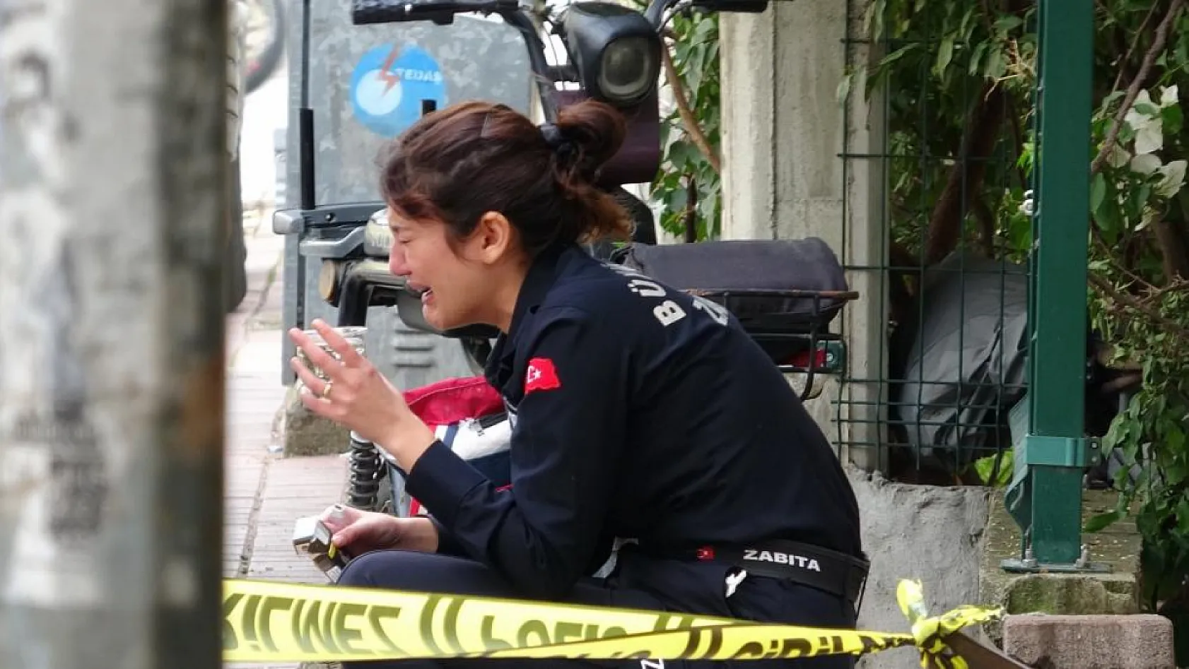 Bacağını elektrikli testereye kaptıran yaşlı adam ağır yaralandı, olayı haber alan torun gözyaşlarına boğuldu