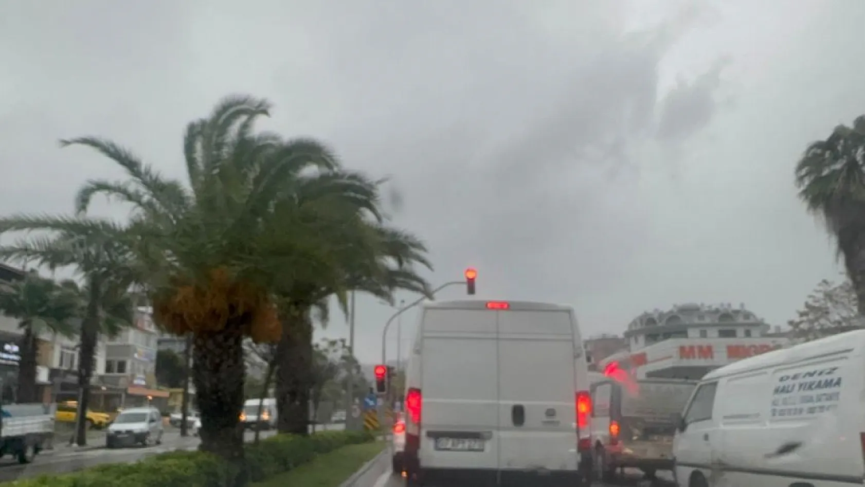 Marmaris'te sağanak etkili oldu