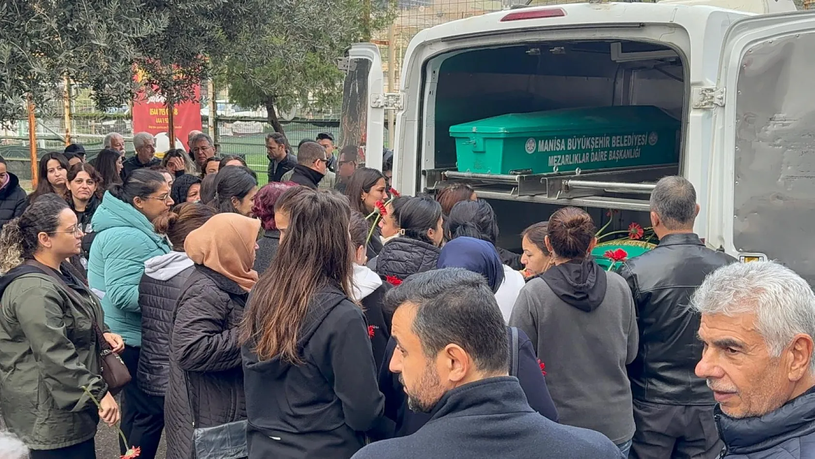 Ameliyat yaptığı sırada kalp krizi geçiren doktor hayatını kaybetti