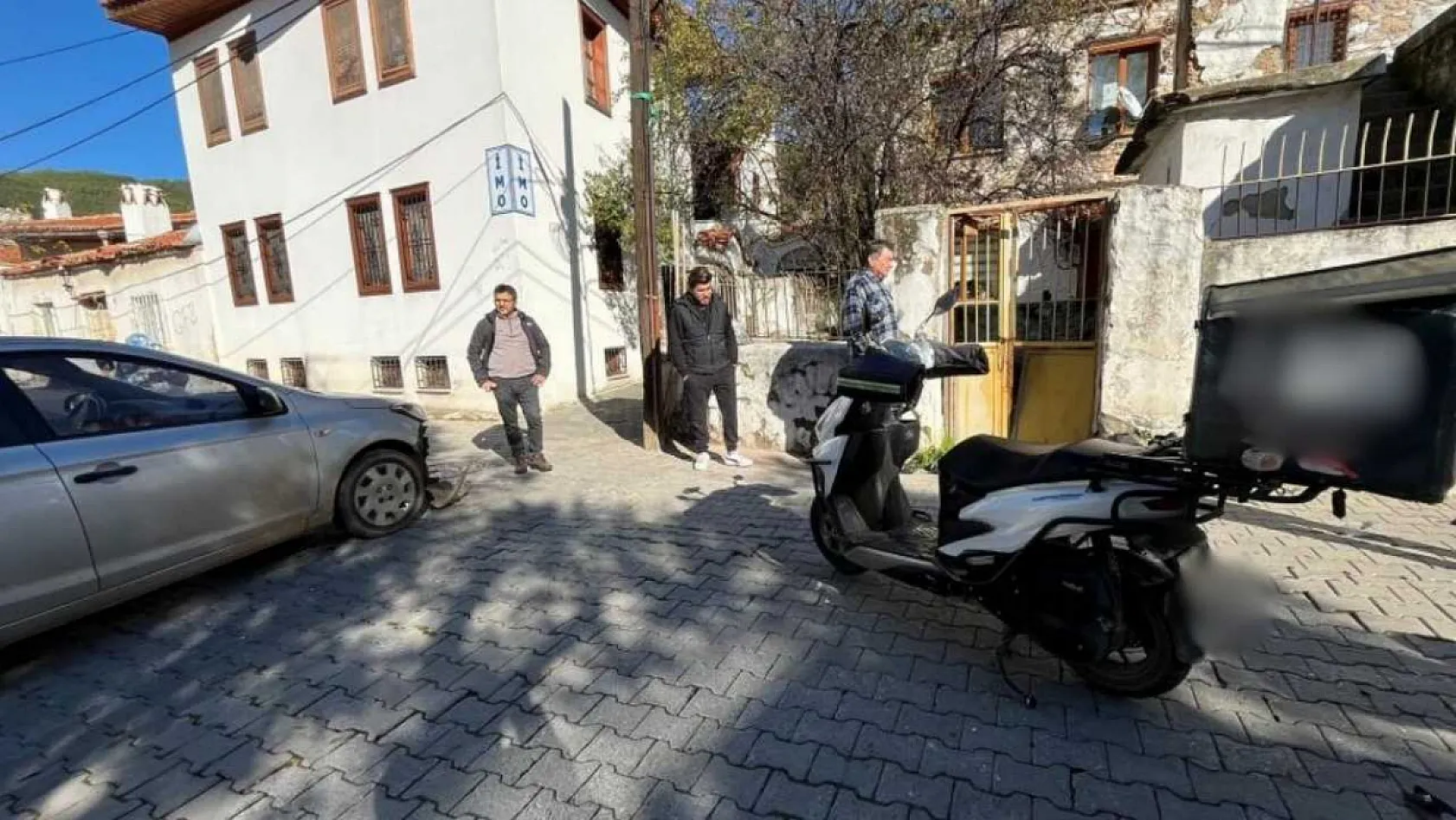 Menteşe'de otomobil ile motosiklet çarpıştı: 2 yaralı