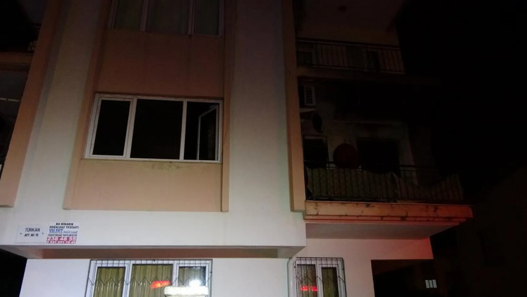 Dairede çıkan yangında 3'ü çocuk 4 kişi dumandan etkilendi