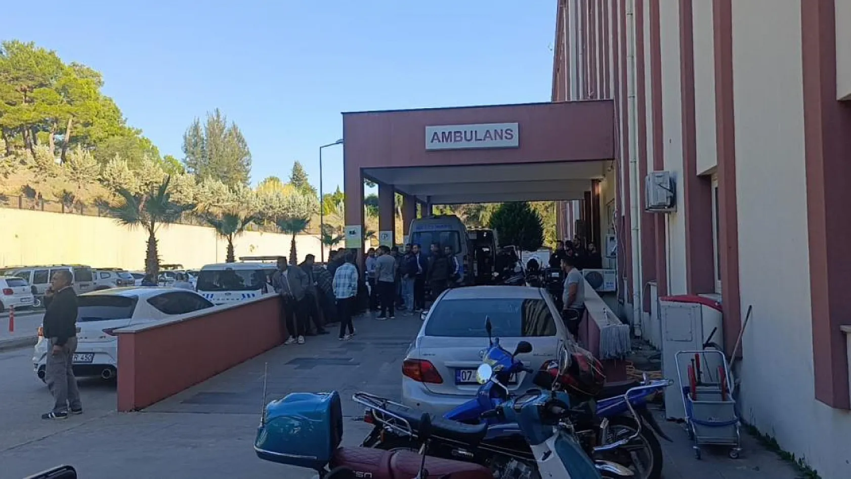 Tırın altında kalan karayolları işçisi hayatını kaybetti