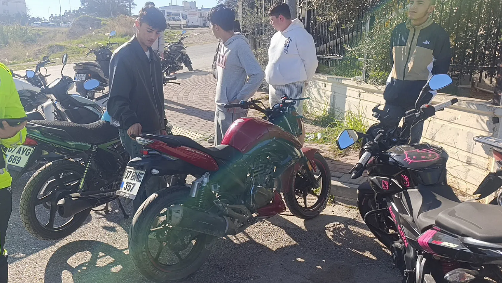 Küçük kıza çarpıp kaçtı, yüz metre ileride polise yakalandı