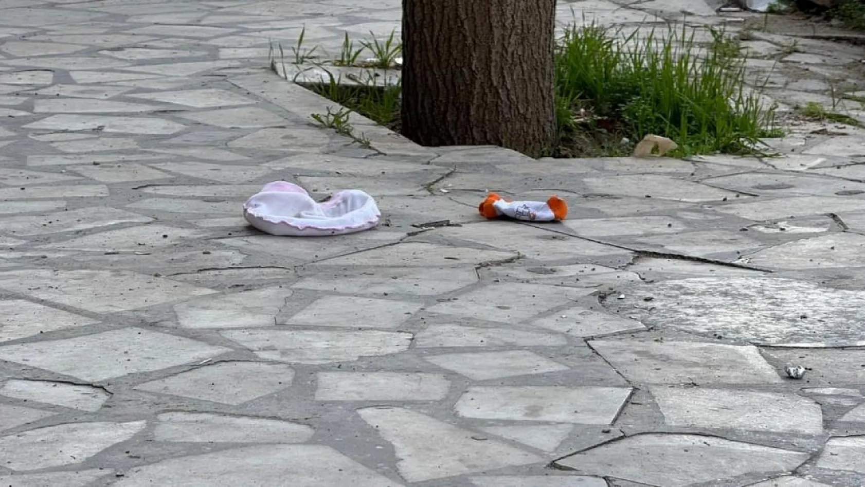 Sinir krizi geçiren anne 2 aylık bebeğini pencereden attı