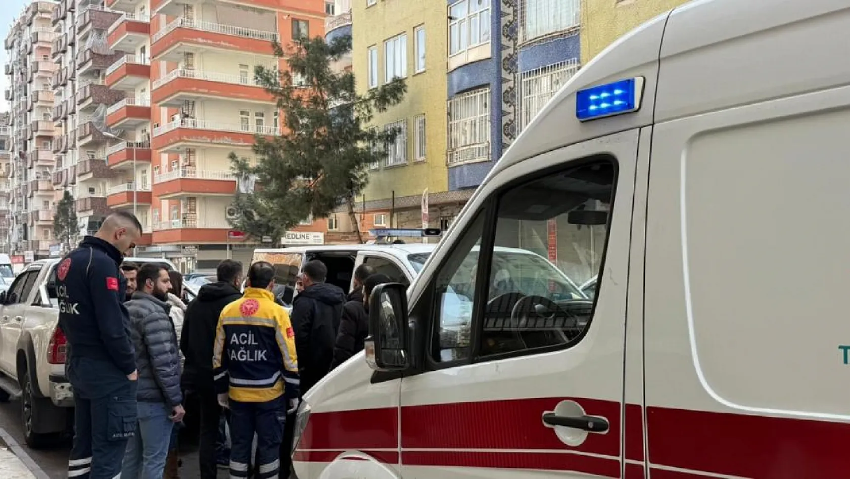Sinir krizi geçiren anne 2 aylık bebeğini pencereden attı